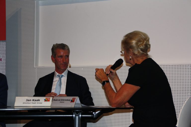 Spraakmakende gasten bij politiek café Piment