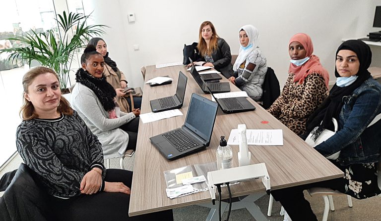 ‘Nieuwkomers in de Zorg’ helpt Achterhoekse statushouders aan zorgbaan