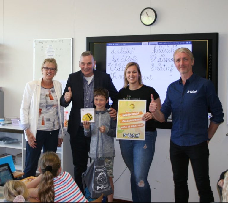 Niek wint een B-bot en een workshop voor zijn hele klas