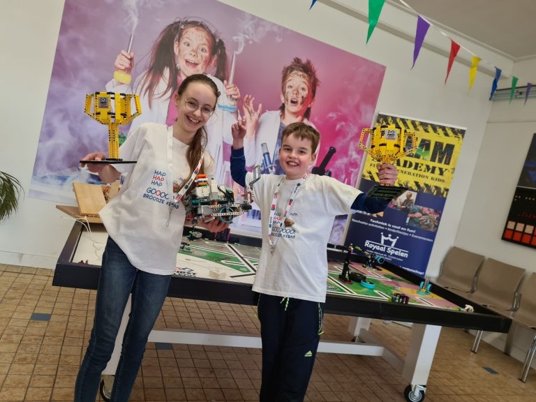 Team Replay Broodje Kebab wint regiofinale First Lego League