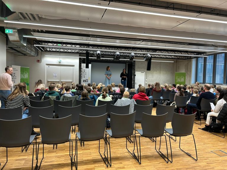 Nederlandse en Duitse leerlingen ontmoeten elkaar bij MINT-festival in Bocholt