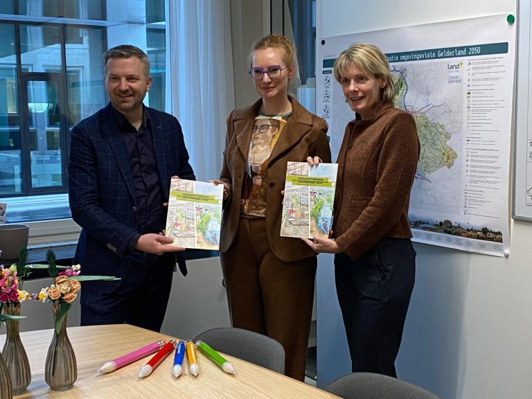 Ruimtelijk Perspectief Achterhoek overhandigd aan provincie Gelderland: samen verder kleur geven aan de toekomst